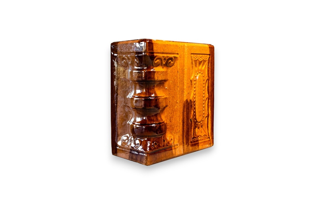 Colț medalion motiv devorativ din teracotă degrade