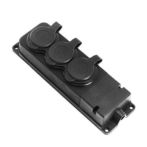 [P002924] Triplu ștecher cauciucat negru cu 3 prize și împământare